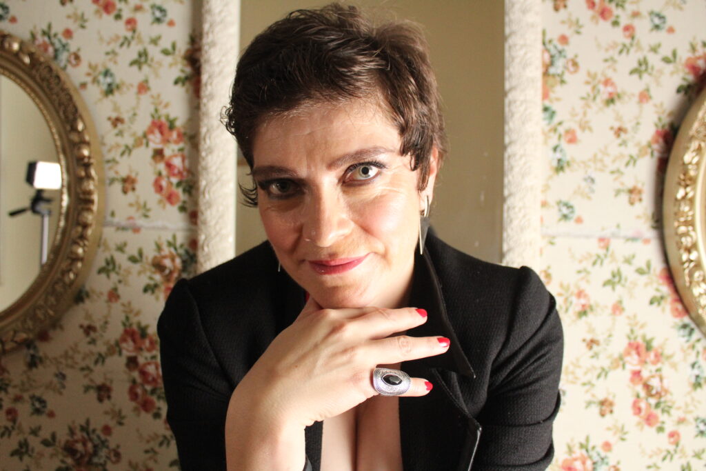 Anita Urrutia, escritora y autora de Fernando y sus infidelidades